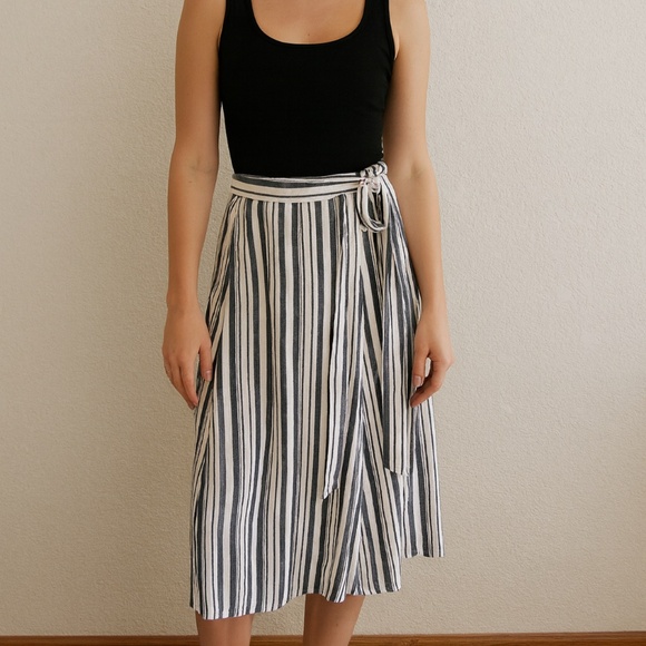 LOFT Navy & White Striped Midi Skirt – Size 6 - Picture 1 of 4